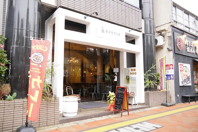 神保町駅から徒歩3分。水道橋駅に向かう途中にある。