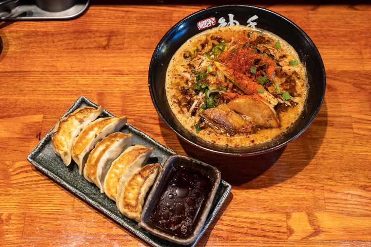 【移転】麺昇 神の手（めんしょう かみのて）