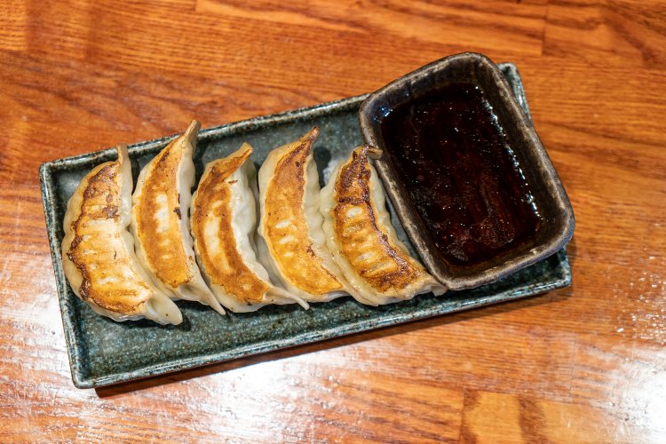 餃子480円。やっぱりラーメンと餃子の相性はバツグン。