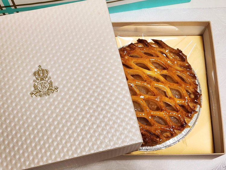 プレミアムアップルパイ1728円。