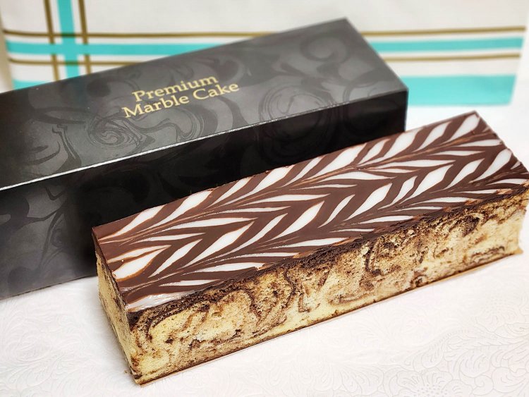 原宿はちみつプレミアムマーブルケーキ1404円。