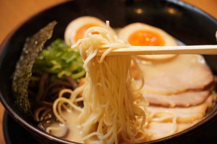 極細だが、モチッとした弾力も感じ、硬めもおすすめだが、やわらかめもよい食感を楽しめる。