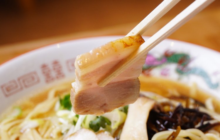 皮目に炙ったときの焼き色が見える。