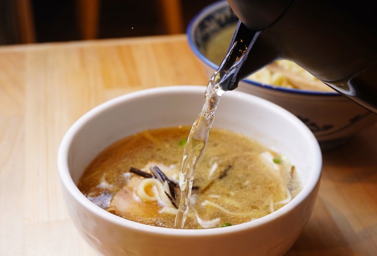 割りスープのこの透明感！