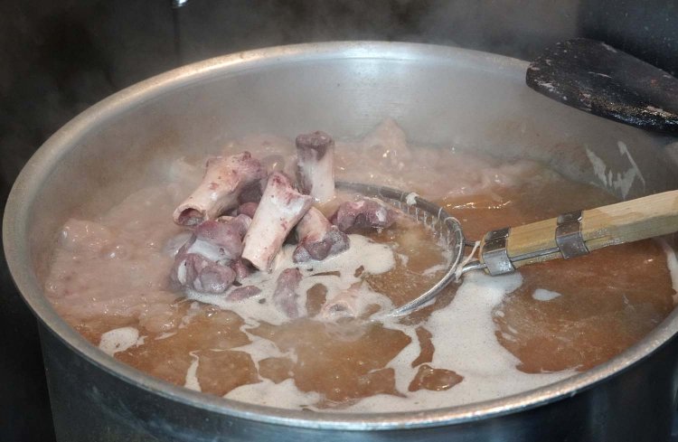 下処理をしっかり行うことでクセのない旨味が出る。