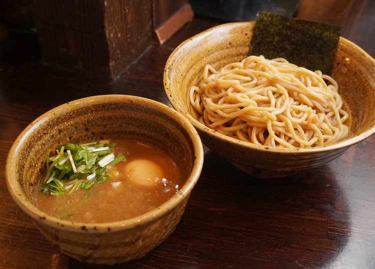 どろりとした見た目たが、しつこさが一切ない不思議な軽さだ。