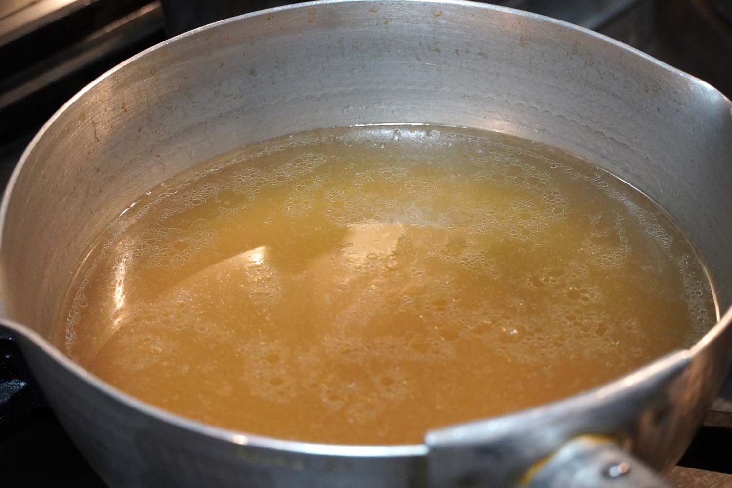 3種類を合わせた完成スープ。魚介系1種類に、動物系2種類を合わせているため味が深い。