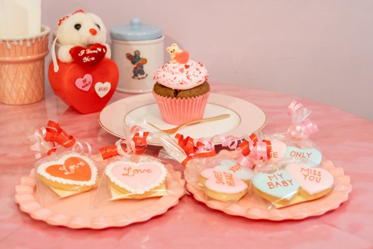 カップケーキ600円。アイシングクッキーはそれぞれ500円前後。