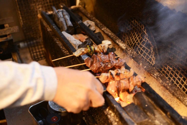 炭火で、ミディアムやレアなど部位に合った焼き方をしてくれるので肉の旨さがダイレクトに伝わる。