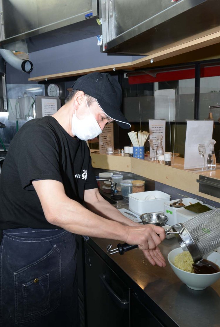 「また食べたいと思える味を提供します」と店長の中村耕市さん。