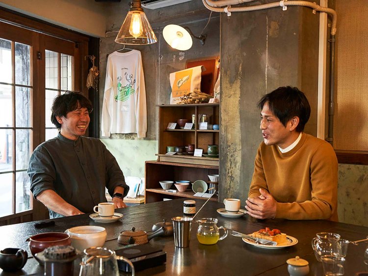 左）Satén Japanese tea代表・小山さん、右）的場園4代目・的場さん。