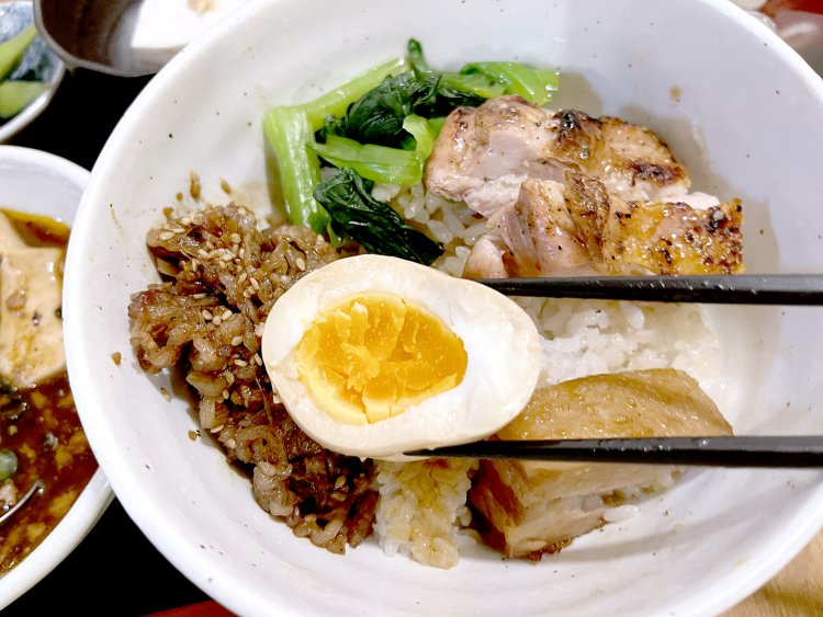 ミディアムレアな黄身がいい感じ！