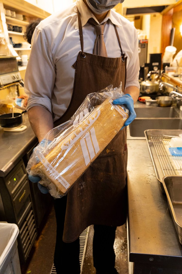 このパン袋のデザインには見覚えがあった。