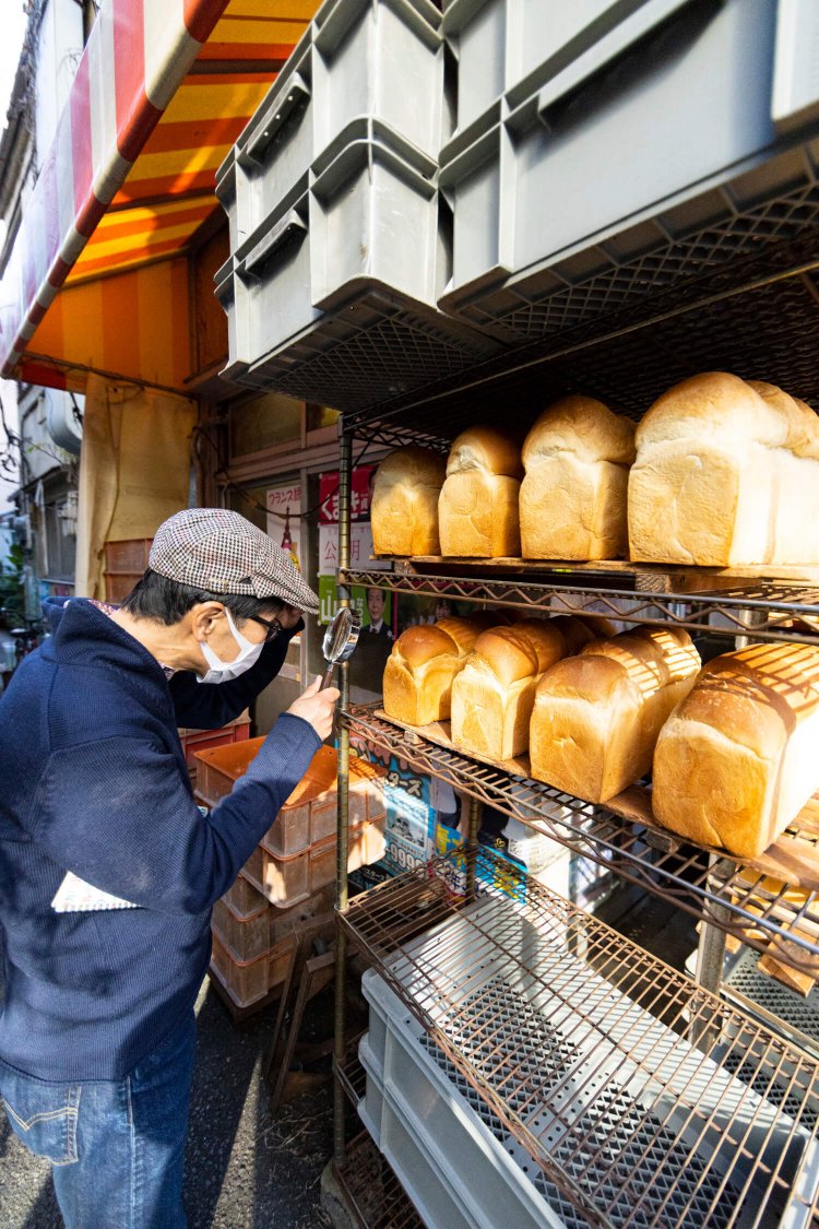 行きつけの商店街を歩いていると…。