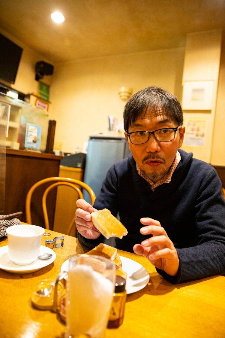 「人形町の由緒正しい街の喫茶店ってことは……」