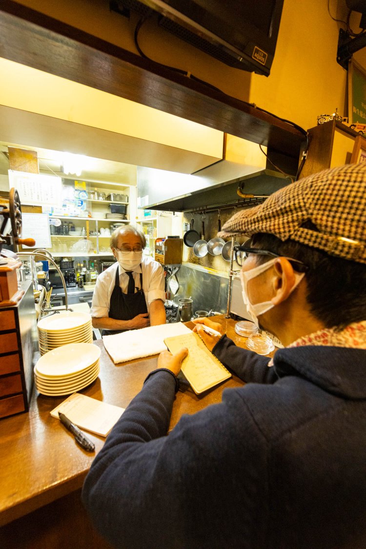 パン探偵「『まつむら』のパンではありませんか？」　ご主人「その通り！でもね……」