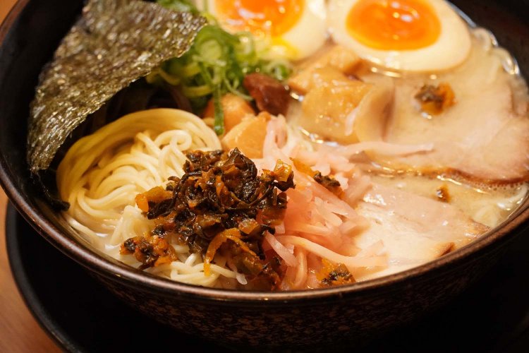 さっぱりと紅しょうがや、ピリッとアクセントを加えるなら辛し高菜がおすすめ。