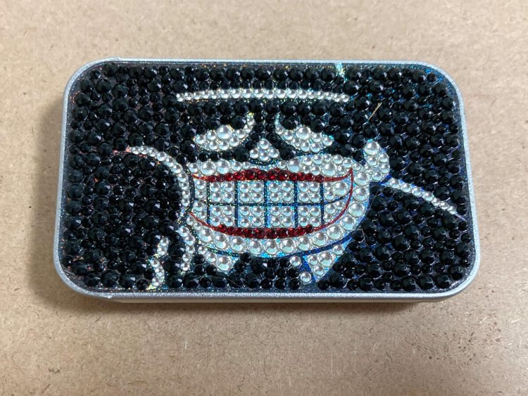 およそ「キラキラ」とは程遠い喪黒福造の缶。