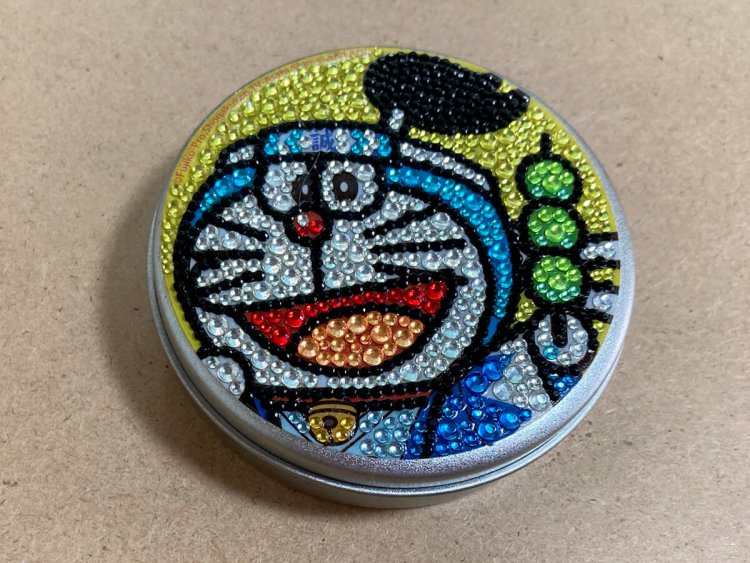 京都限定のドラえもん缶。京都のイメージは新選組と団子なのだろうか。