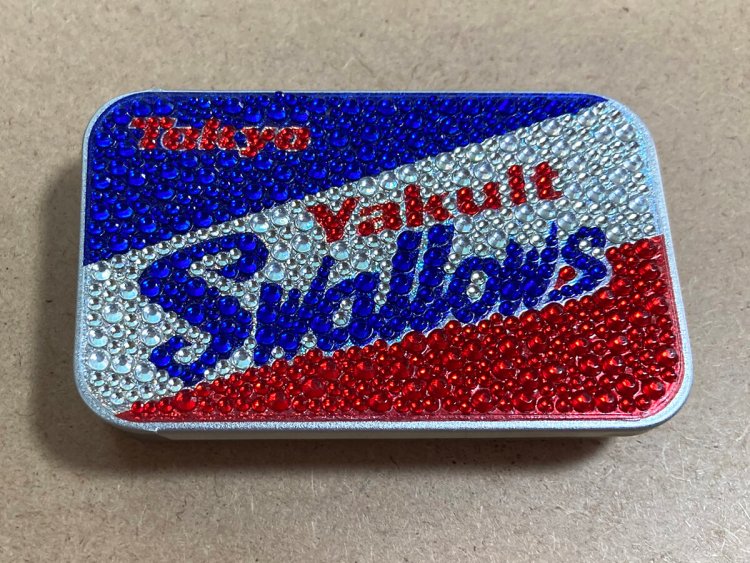 ヤクルトの球団旗デザイン。