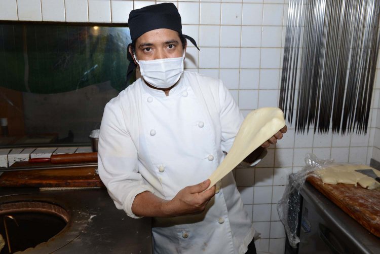 コックのラム・ギータさん。