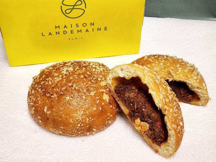 スリランカ・ヴァッシー・カレーパン330円。