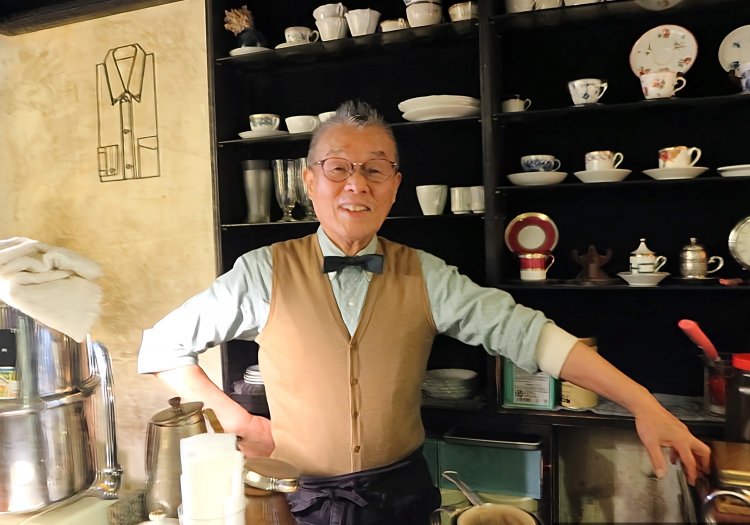 気品漂うマスターの野山武さん。御年80歳ながら若々しさに満ちている。