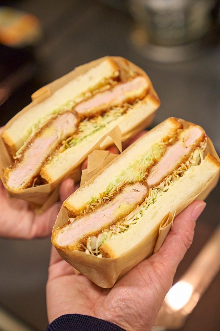 若林『Petersen』の上食パンでサンド。