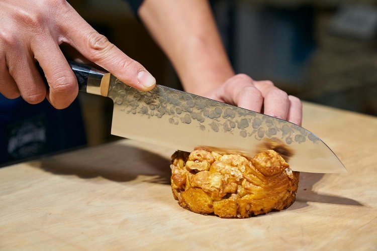 崩れやすいデニッシュも包丁がすっと入ります。