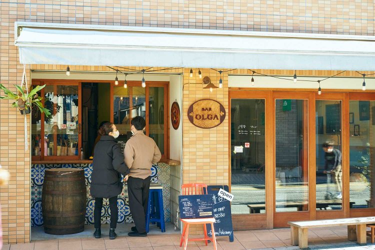 松陰神社通り商店街にあるバー『オルガ』で間借り営業している。