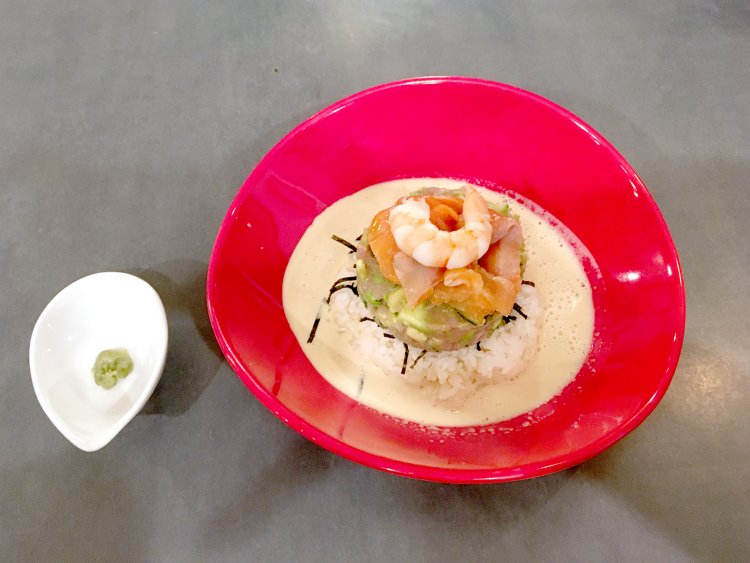 アボカドネギトロサーモンごはんは火・土・日曜のランチメニュー（土日はすべてセットメニューになるため、スープ、前菜、ドリンク付きで1850円）。