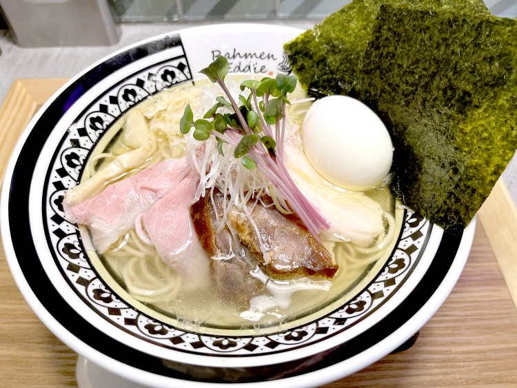 トクセンシオラーメン1400円。麺は太・中太・細から選べる。