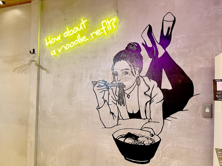 壁面に描かれたイラストも目を引く。