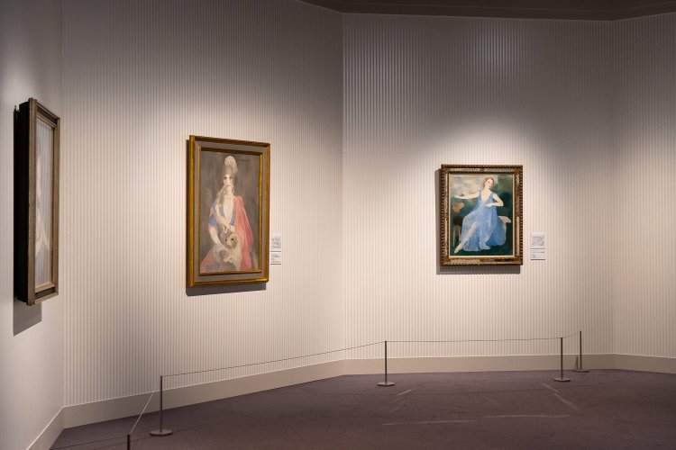 「第1章 狂騒の時代のパリ」の展示風景。