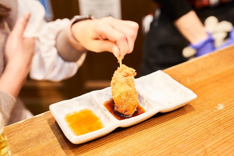 味付けはポン酢・ソース・塩の3種類をお好みで。