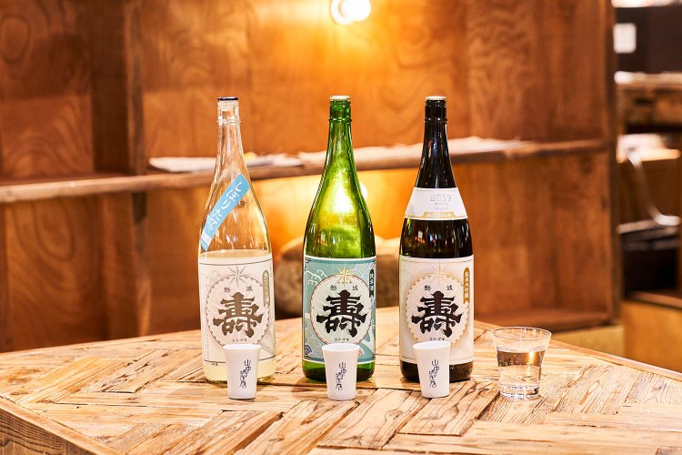 「磐城寿」飲み比べメニュー1,000円（税込）。新酒しぼりたて 本醸造・定番酒 純米・山腐 純米大吟醸の3種類が楽しめます。