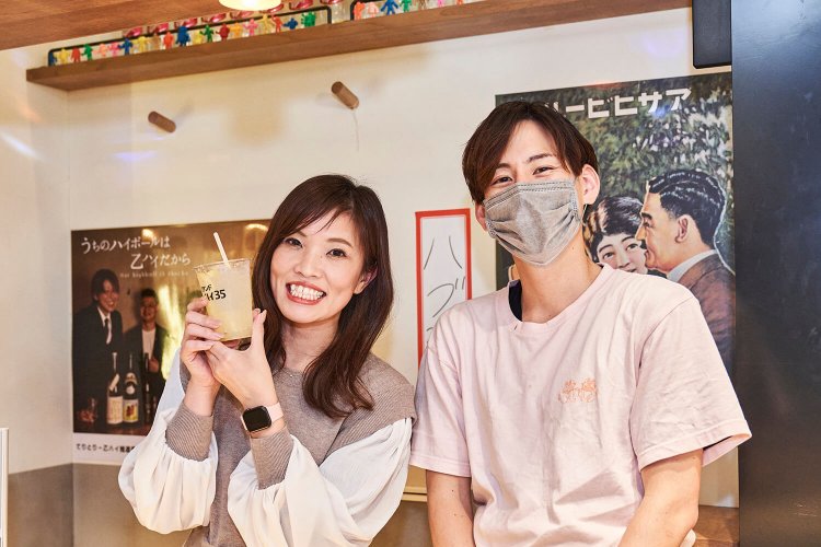 「沖縄塩レモンは、ハチミツが隠し味。レモンチューハイだけで6種類ご用意しています」と、味へのこだわりを教えてくださったスタッフのりゅうとさん。