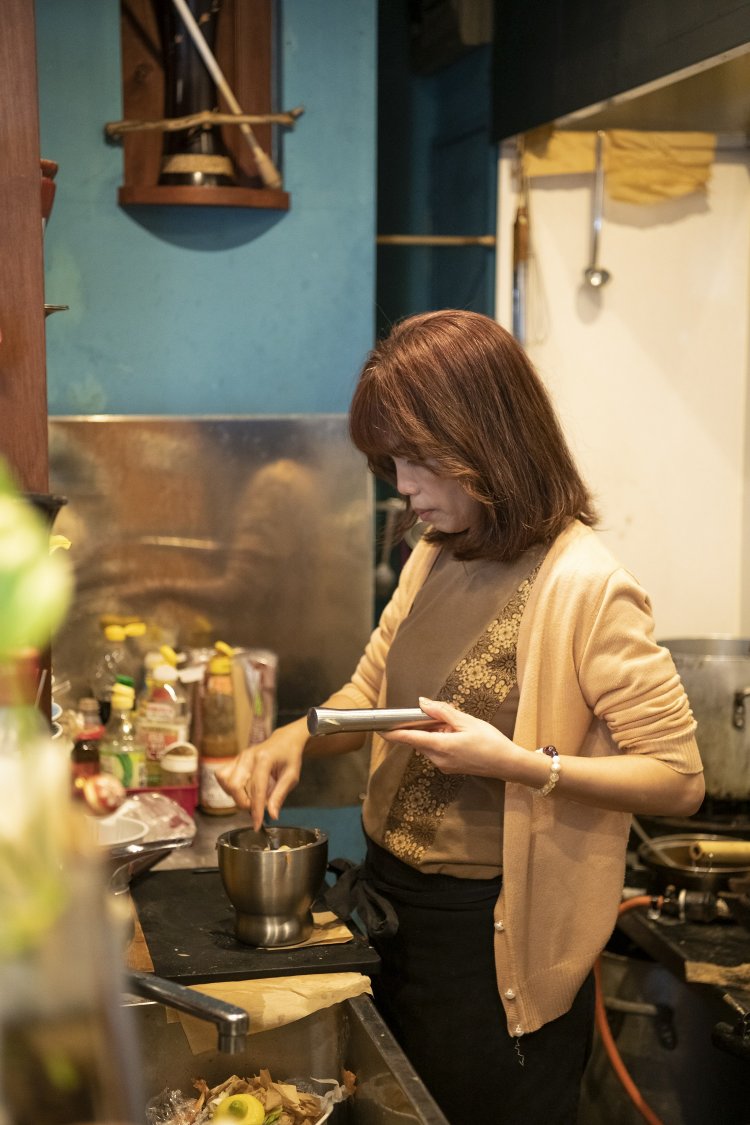 麻仁さんの料理の腕前と、明るい人柄のファンは多い。