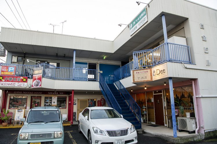 JR東海道線鴨宮駅南口から徒歩10分ほどの立地。