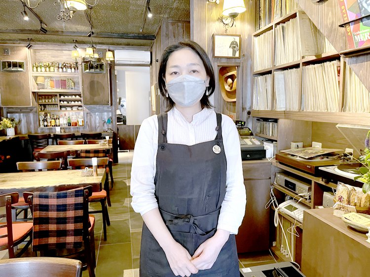 現在、この店のバトンをつなぐ店長の浅見さん。