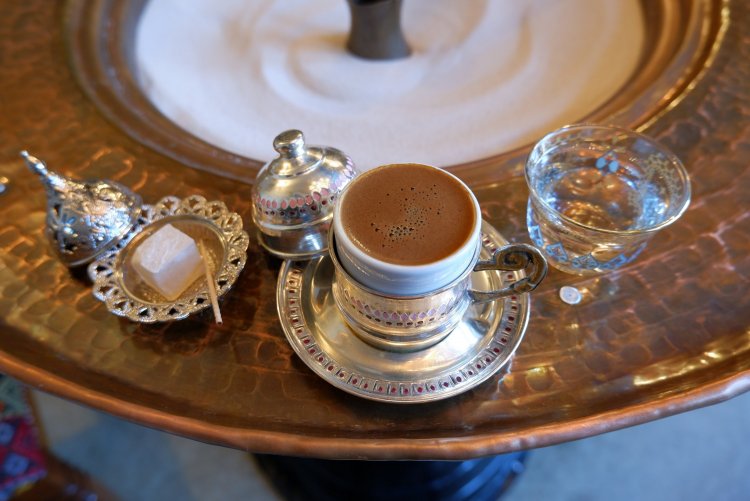 トラディショナルセット650円（ベーシックコーヒー以外は＋50円または＋100円）。