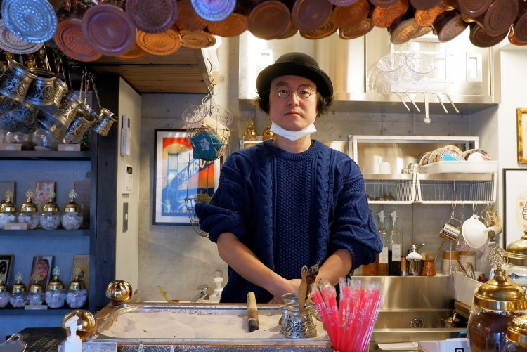 店主の小山さん。