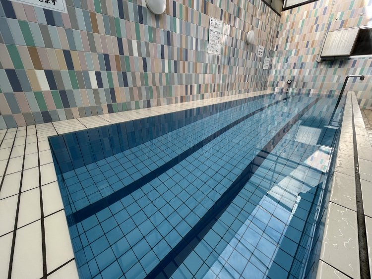 まさか銭湯にあるとは思えない大きなプール。