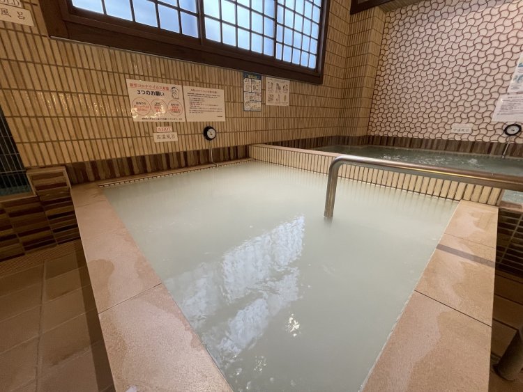 しっかり温まるには高温風呂。