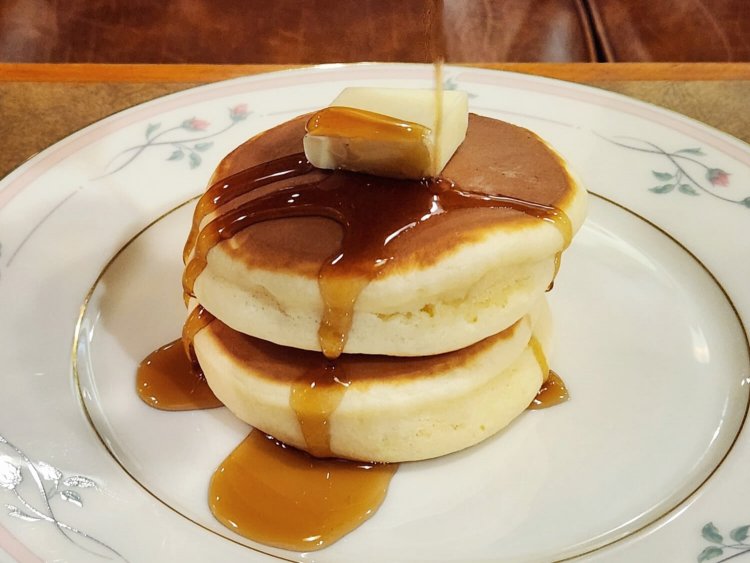 自家製 銅板焼きホットケーキ 750円。
