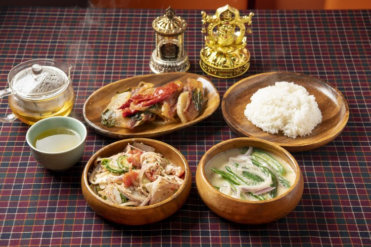 LASOLA（ラッソーラ）