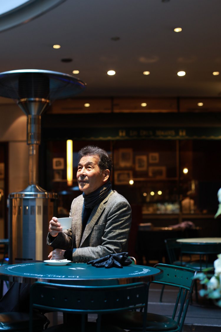 『Bunkamura』地下1階、『ドゥ マゴ パリ』のテラス席で。