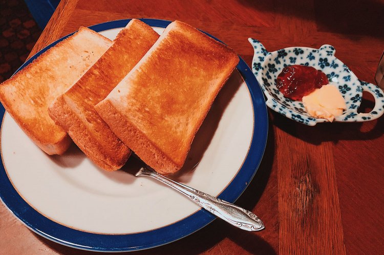 昔ながらの純喫茶。本音と建て前を使い分けて、どこか癒やされていない自分に気付く