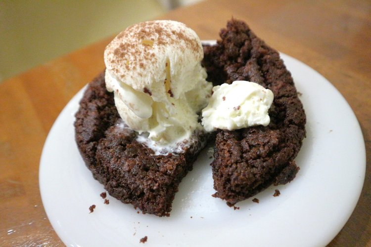 アイスと一緒に少しずつ食べるのが至福。