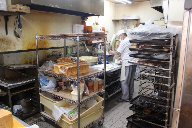 製造は小坂さんが1人でやっている。